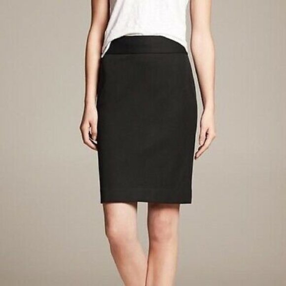 Banana Republic Dresses & Skirts - NWOT Banana Republic Sloan Fit Pencil Skirt